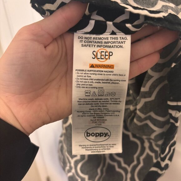 Boppy Nursing Cover Apron Black White Breastfeed Feeding Registry Mommy Essentia - Picture 4 of 6